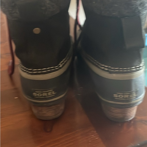 Sorel Winter Boots - Picture 2 of 5